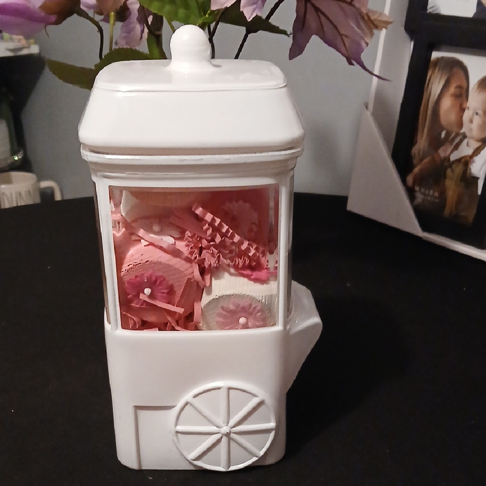 Chic White Glass Gumball Machine with Decorative Pink & White Blocks - Picture 3 of 8